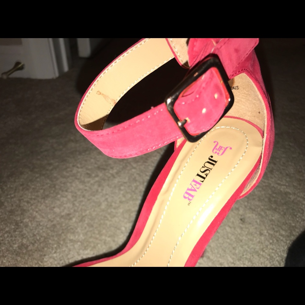 RED SUEDE PLATFORM HEELS - Picture 3 of 7